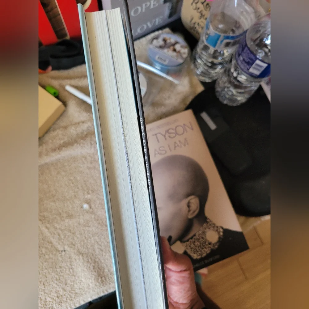 Books - Picture 3 of 8